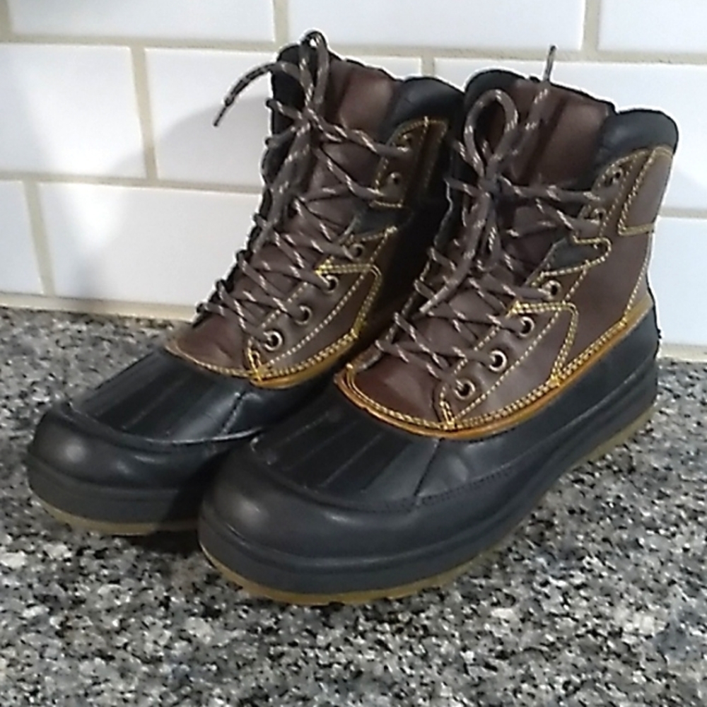Hiking Boots Brown/Black Lace Up. Size 6